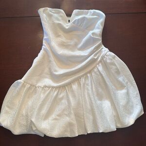 Elegant White Strapless Dress